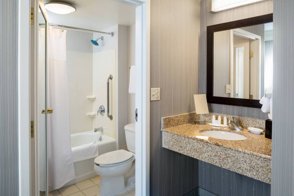 Courtyard By Marriott Providence Downtown 3