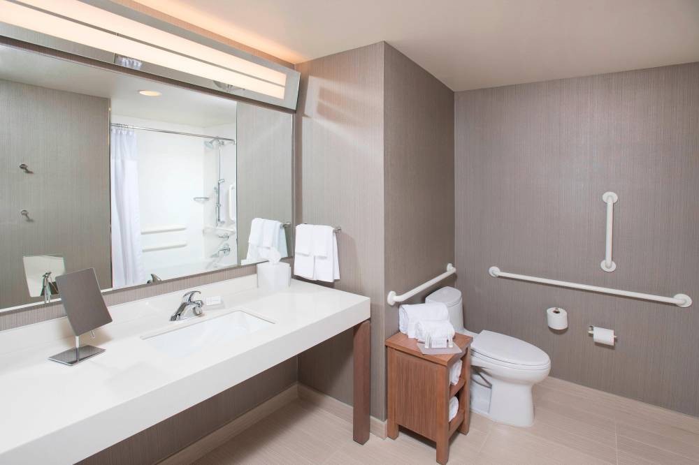 Courtyard By Marriott Redwood City 2