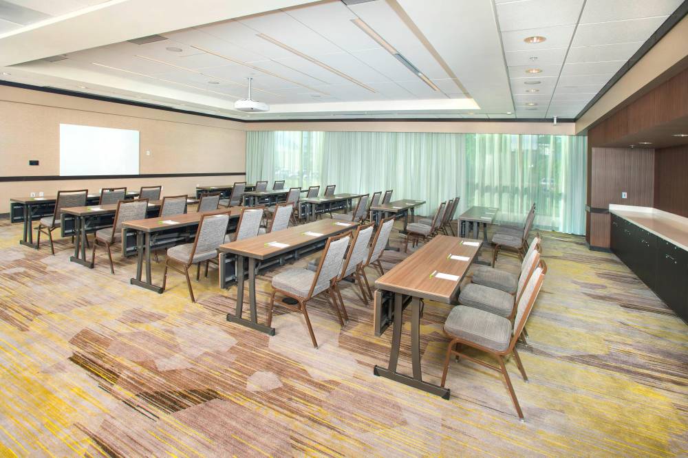 Courtyard By Marriott Redwood City 9
