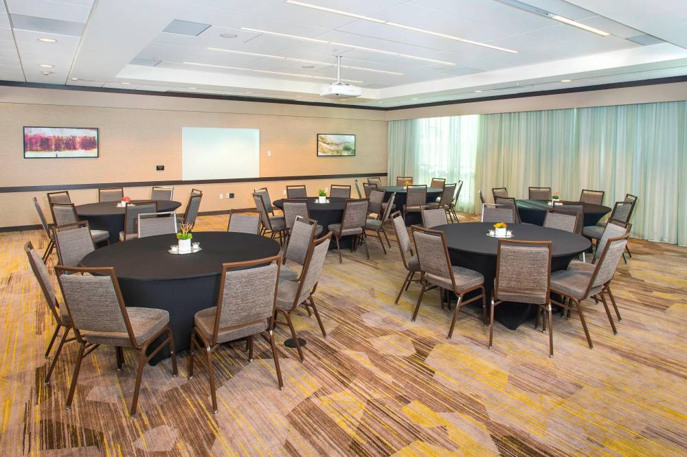 Courtyard By Marriott Redwood City 10