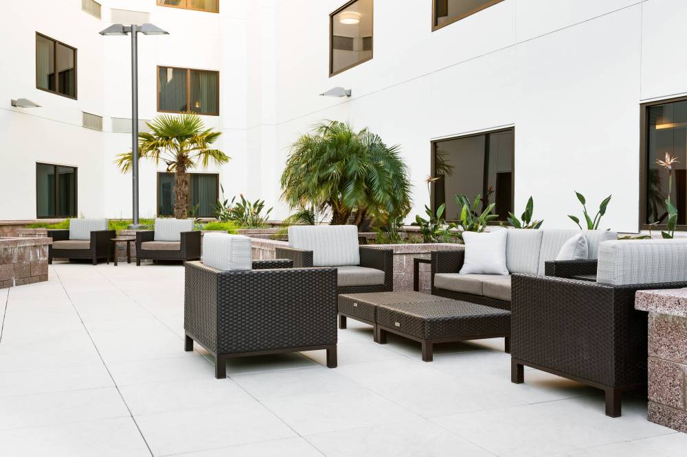 Courtyard By Marriott Redwood City 7