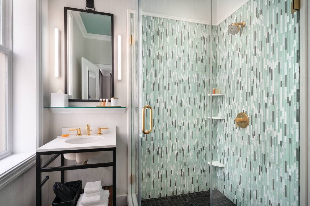 King Larger Guest Room - Bathroom