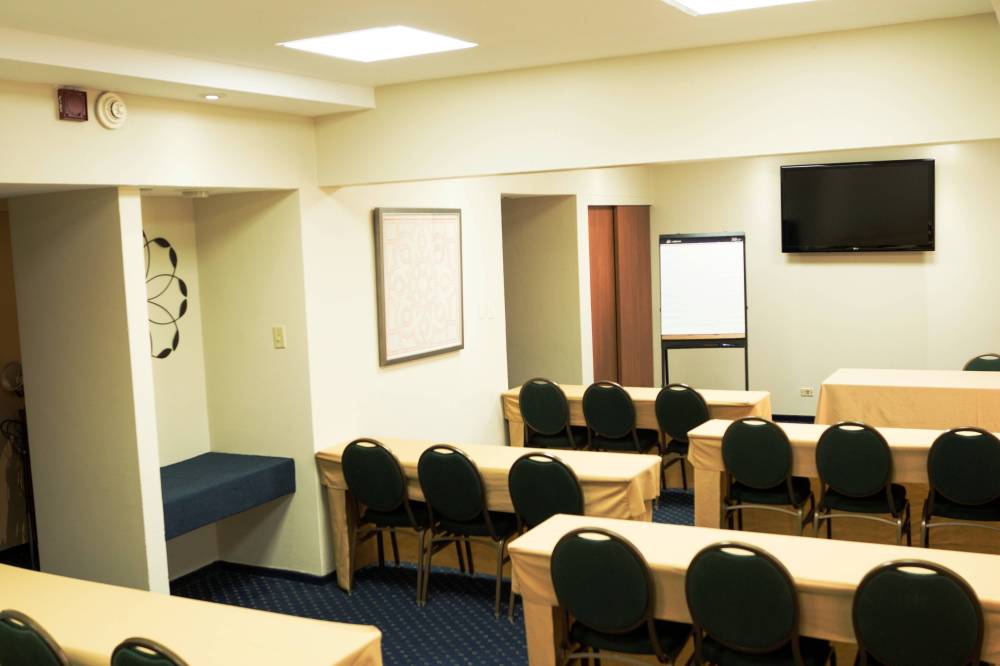 Courtyard By Marriott San Juan Miramar 3