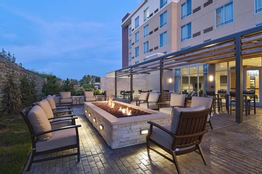 Courtyard By Marriott St Louis Brentwood 7
