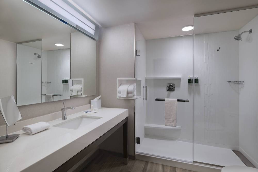 Courtyard By Marriott St Louis Brentwood 2