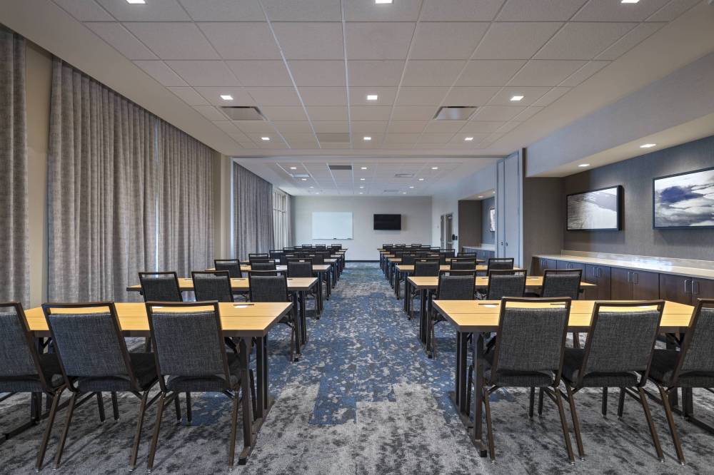 Courtyard By Marriott St Louis Brentwood 10