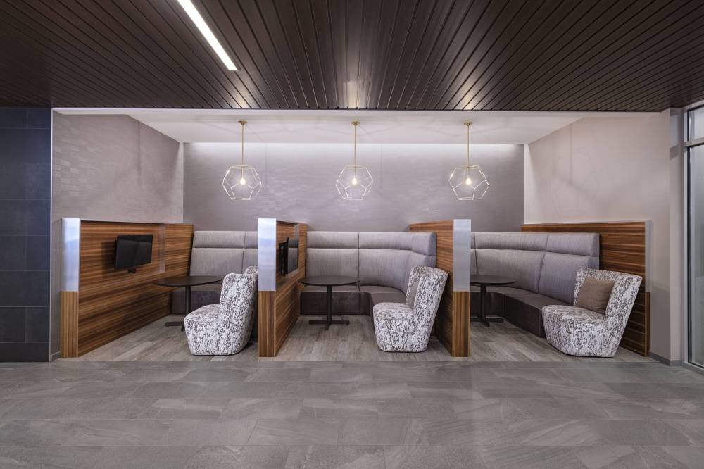 Courtyard By Marriott St Louis Brentwood 8