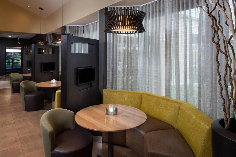 Courtyard By Marriott St Louis Creve Coeur 8