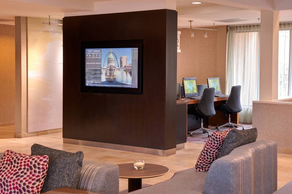 Courtyard By Marriott St Louis Downtown West 4