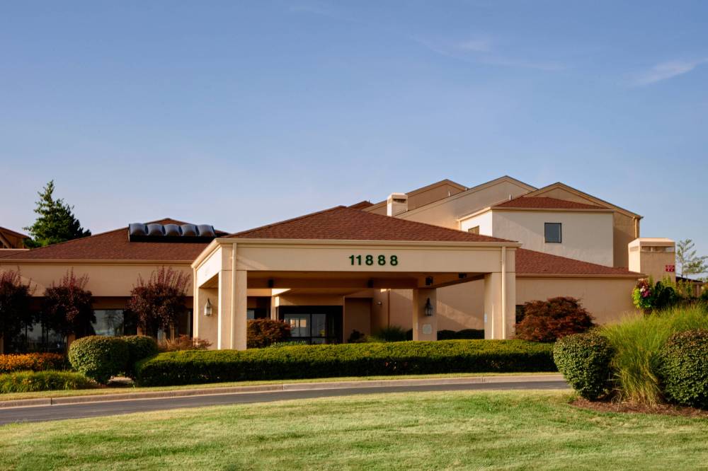 Courtyard By Marriott St Louis Westport Plaza 4