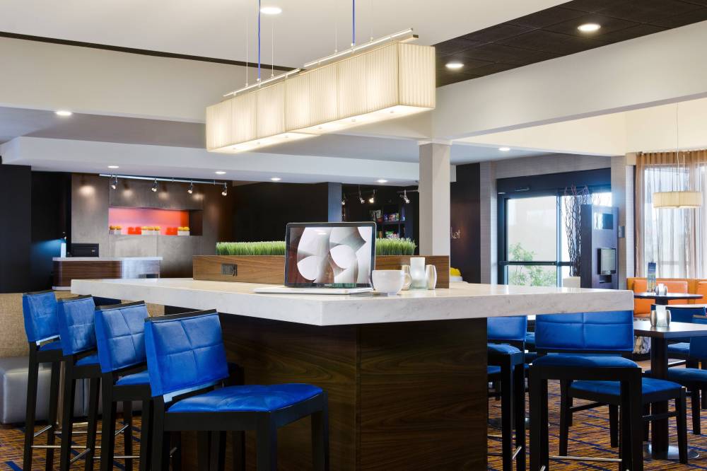 Courtyard By Marriott St Louis Westport Plaza 9