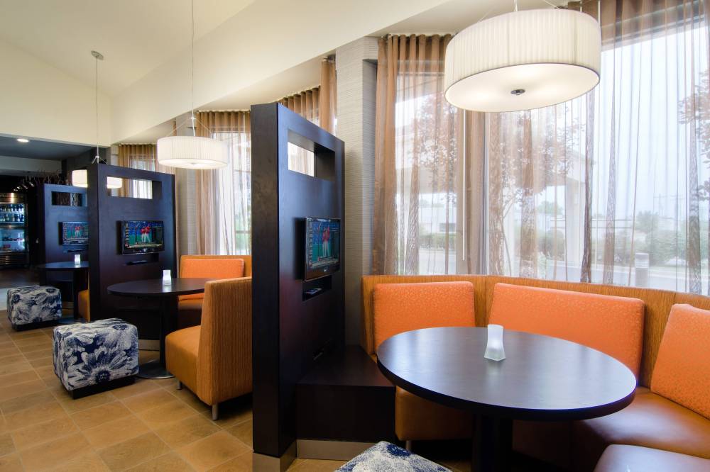 Courtyard By Marriott St Louis Westport Plaza 8