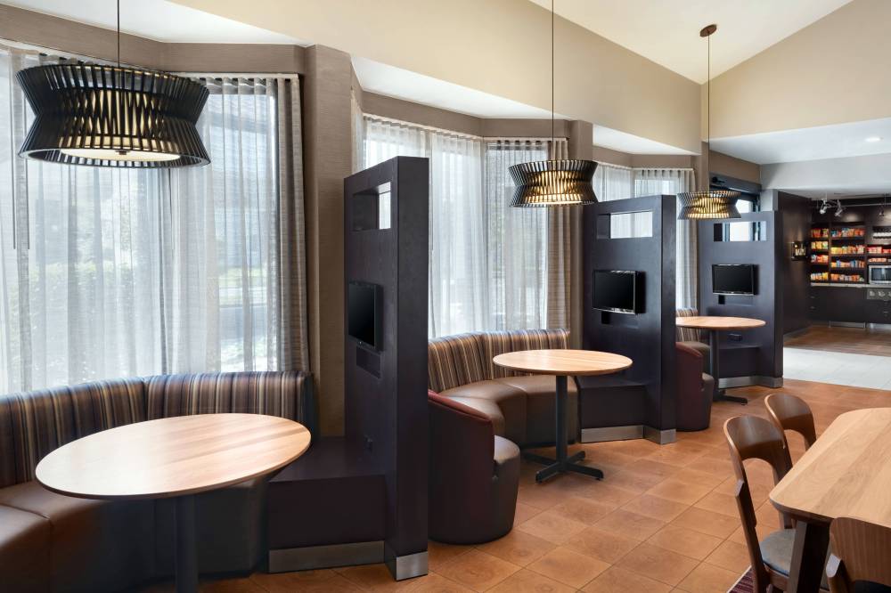 Courtyard By Marriott Syracuse Carrier Circle 8
