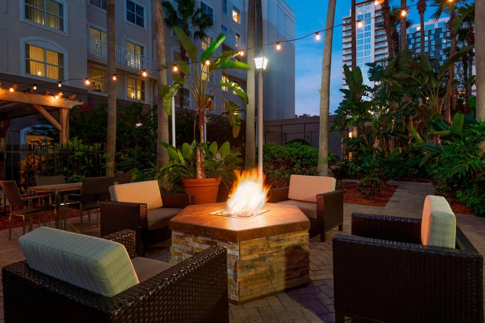 Courtyard By Marriott Tampa Downtown 2