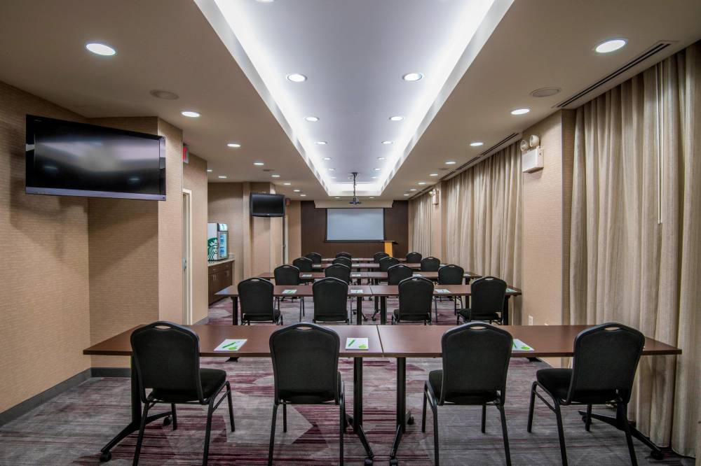Courtyard By Marriott Tulsa Downtown 8