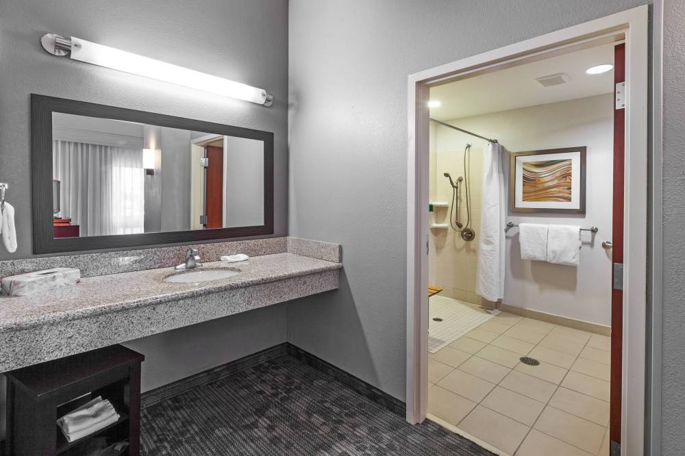 Courtyard By Marriott Tulsa Woodland Hills 2