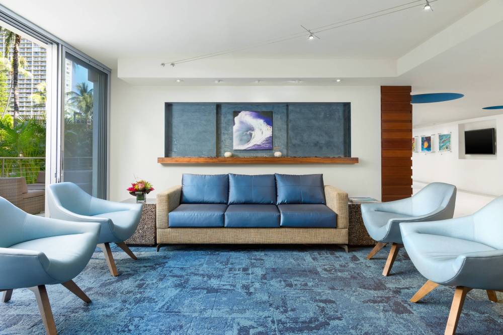 Courtyard By Marriott Waikiki Beach 9