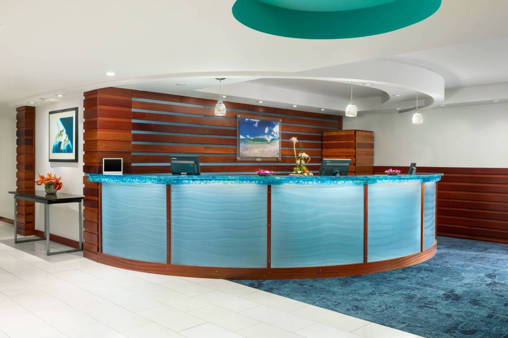 Courtyard By Marriott Waikiki Beach 10