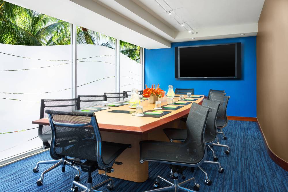 Courtyard By Marriott Waikiki Beach 8