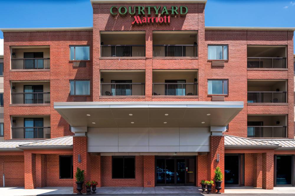 Courtyard By Marriott Worcester 4