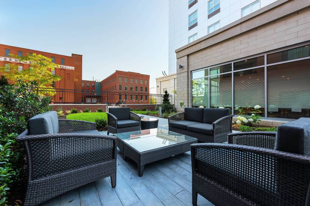 Courtyard By Marriott Worcester 3