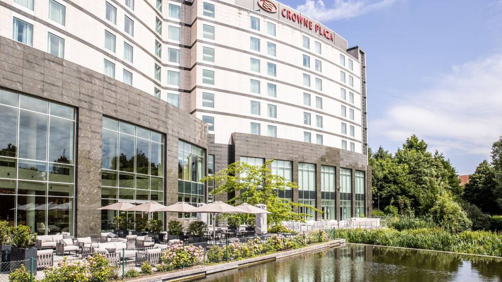 The hotel offers a beautiful park view and spaciou