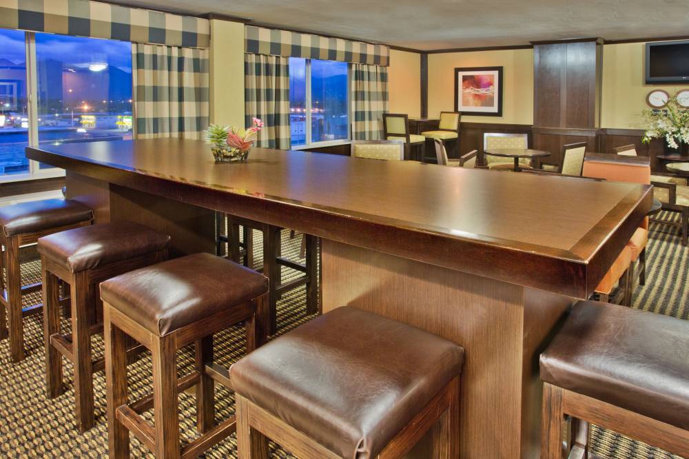Crowne Plaza Anchorage Midtown 7