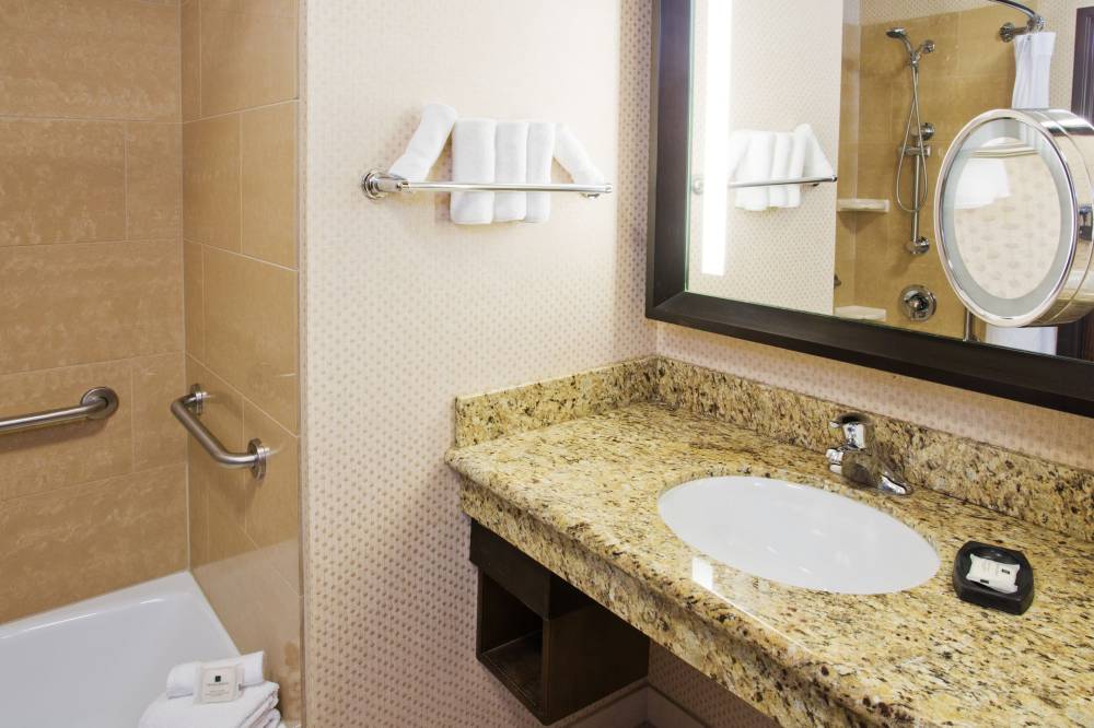 Crowne Plaza Anchorage Midtown 2