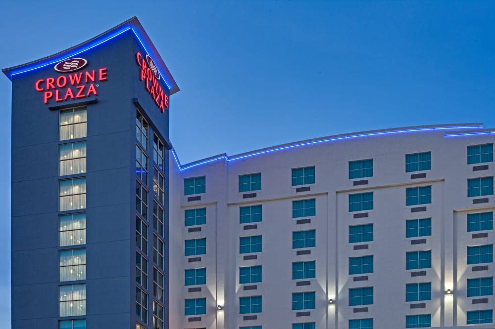 Crowne Plaza Arpt Cruise 8