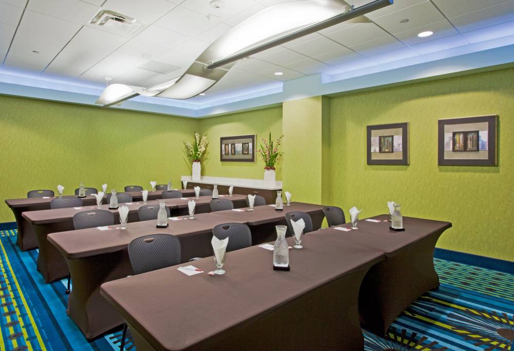 Crowne Plaza Arpt Cruise 9