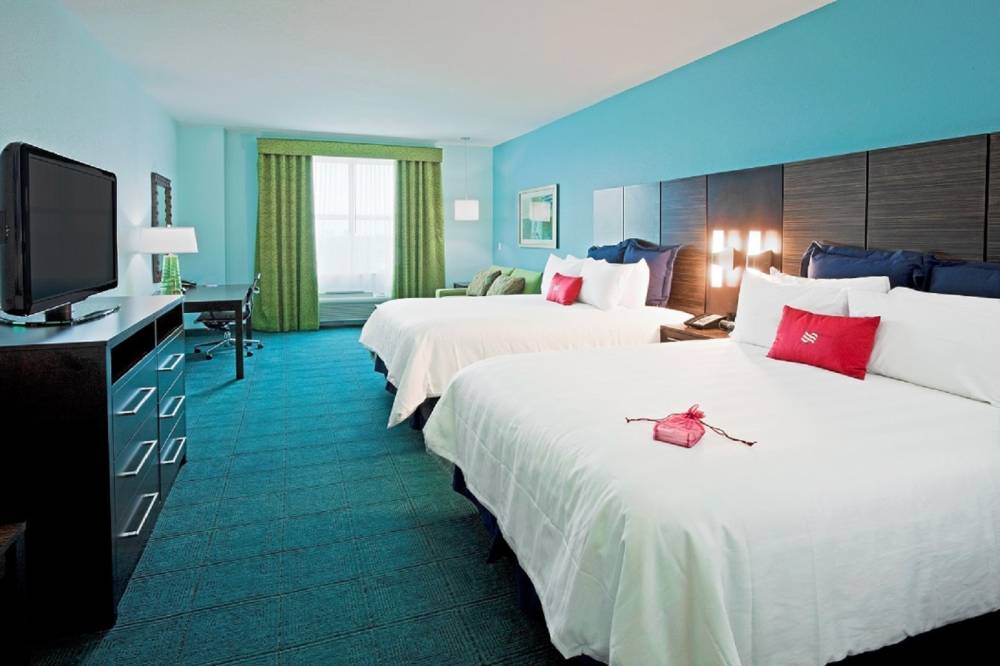 Crowne Plaza Arpt Cruise 6