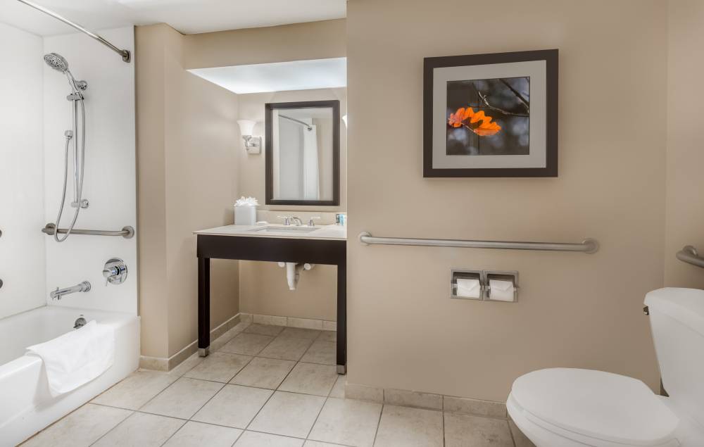 Crowne Plaza Cleveland Playhouse Square 2