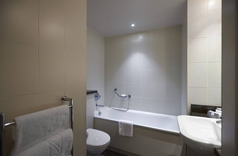 Crowne Plaza Ealing 6