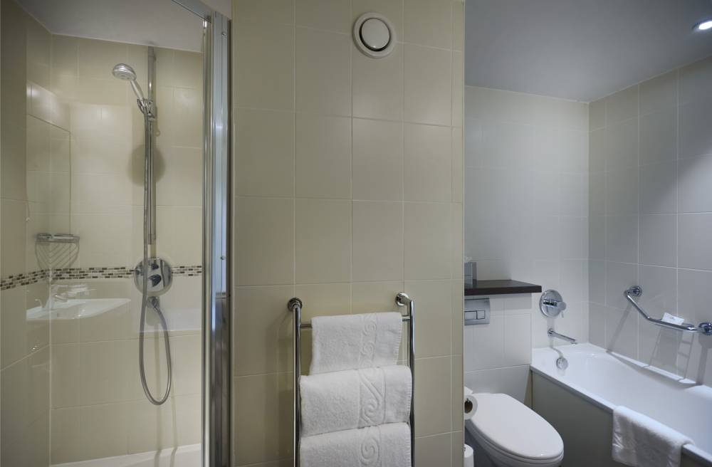 Crowne Plaza Ealing 3