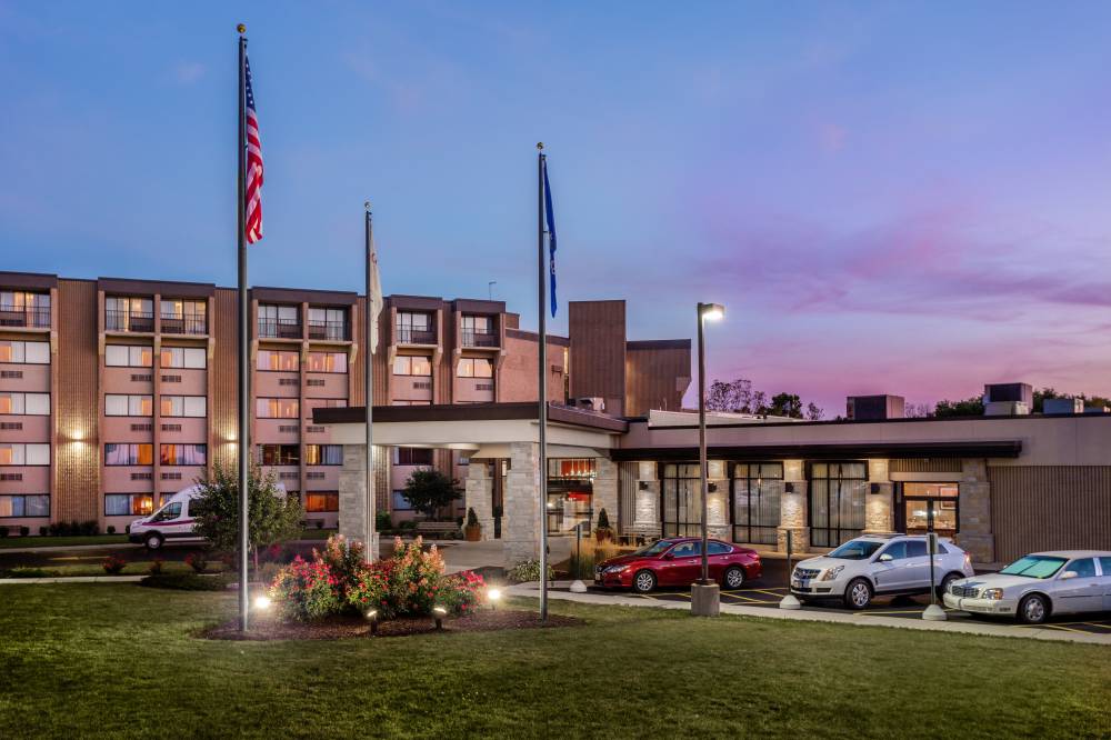 Best hotel to stay few minutes away from the airpo