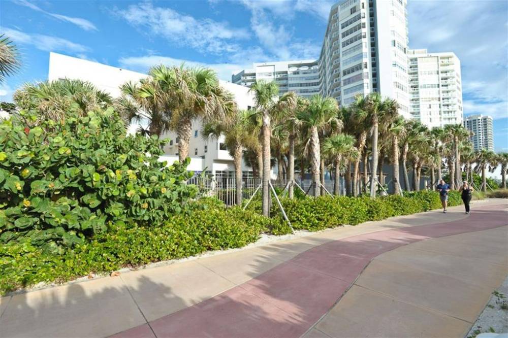 Crystal Beach Suites Hotel 2