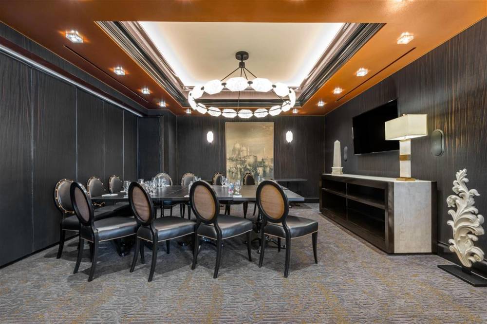 Curtiss Hotel Ascend Hotel Collection 5