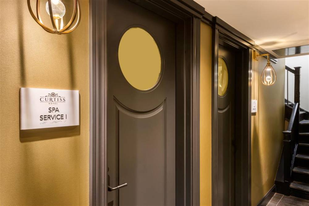 Curtiss Hotel Ascend Hotel Collection 3