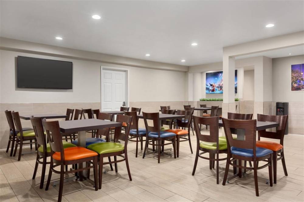 Days Inn Anaheim At Disneyland 4