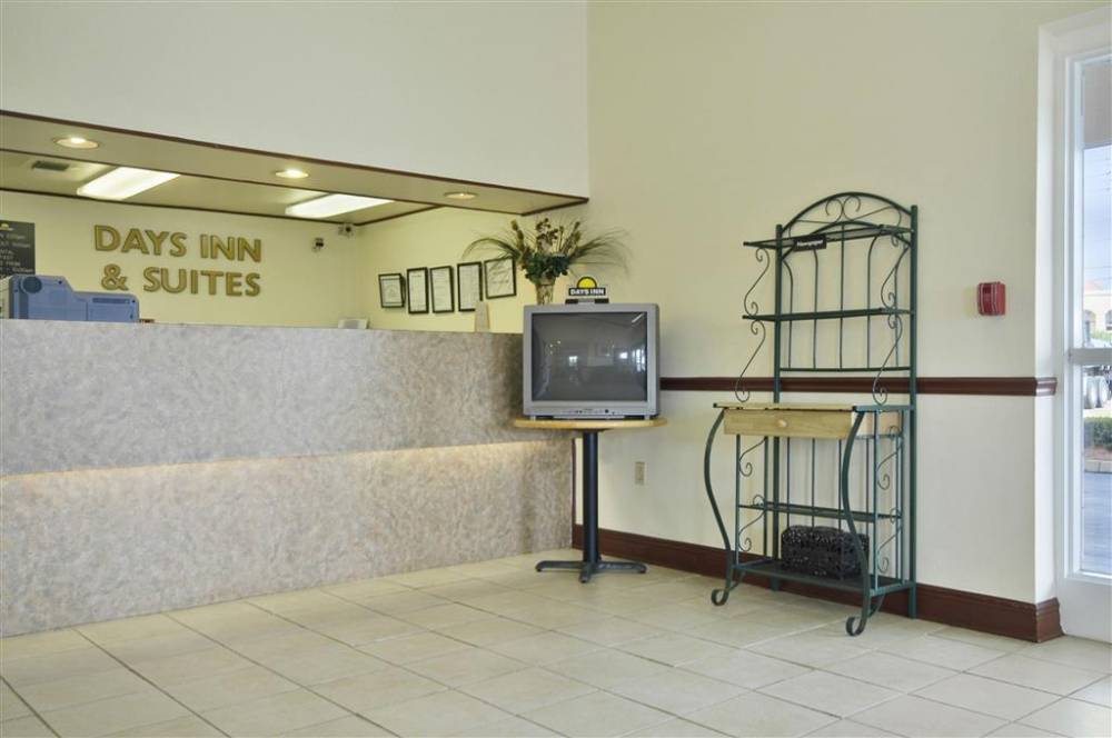 Days Inn And Suites Mobile 2