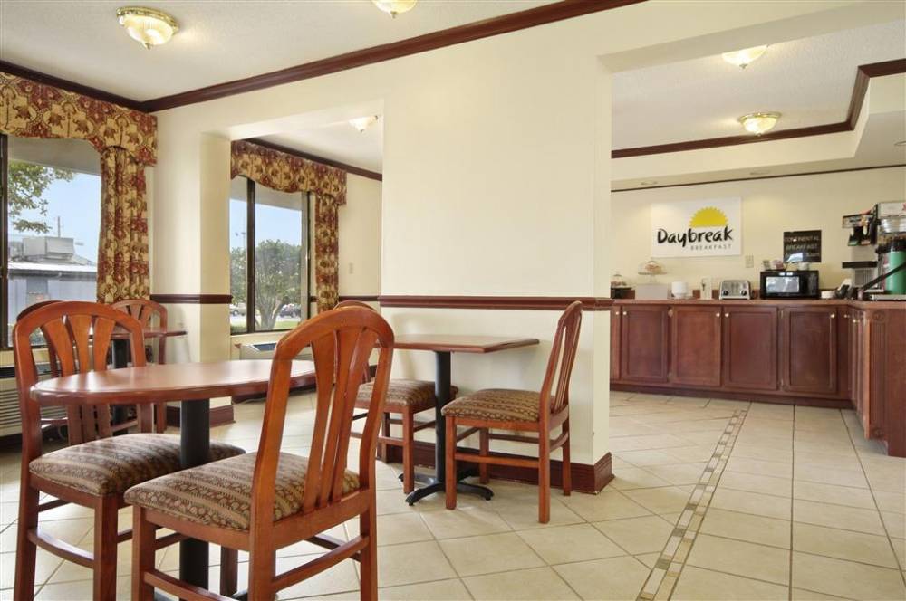 Days Inn And Suites Mobile 3