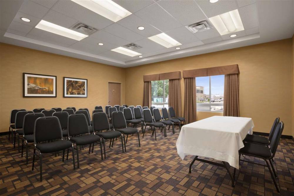 Days Inn And Suites Winnipeg 2