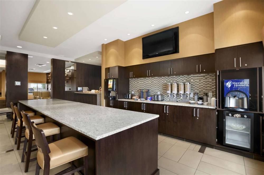 Days Inn And Suites Winnipeg 4