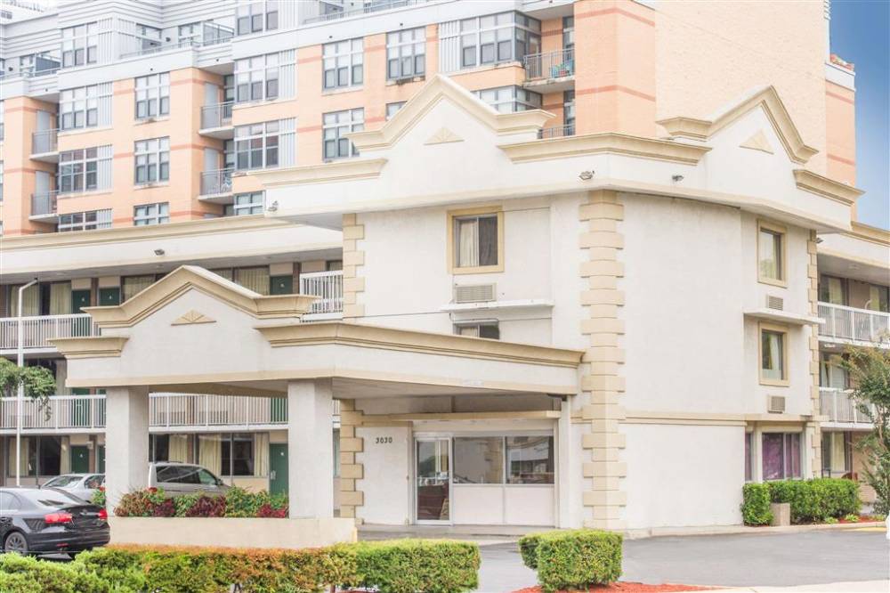 Days Inn By Wyndham Arlington Pentagon 2