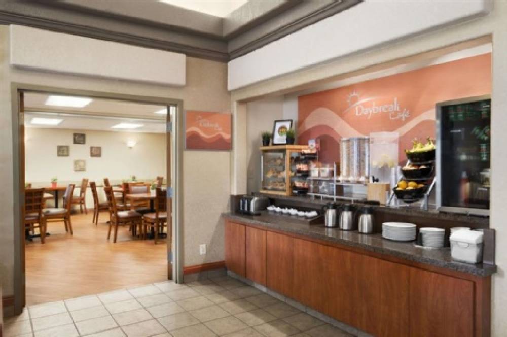 Days Inn By Wyndham Calgary Airport 3