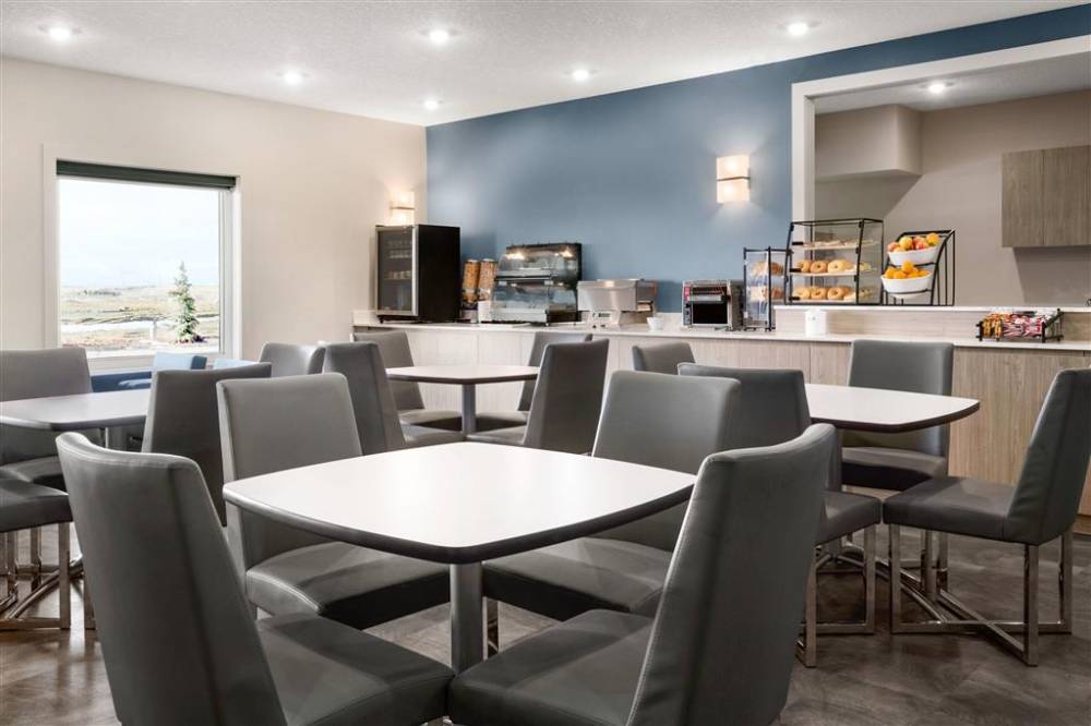 Days Inn By Wyndham Calgary North Balzac 5
