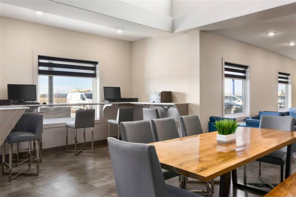 Days Inn By Wyndham Calgary North Balzac 4