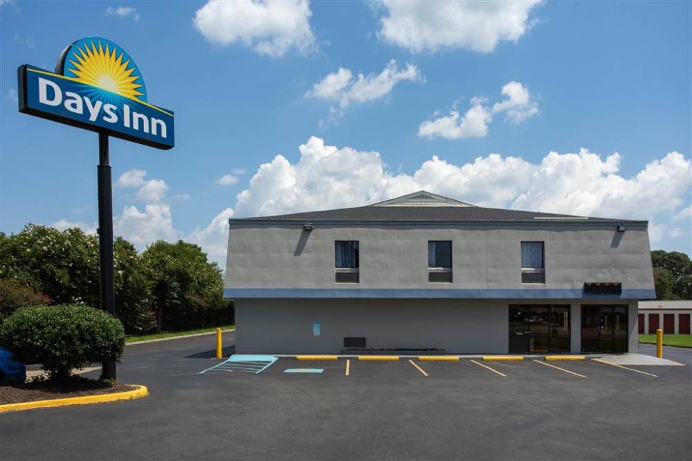 Days Inn By Wyndham Chesapeake 2