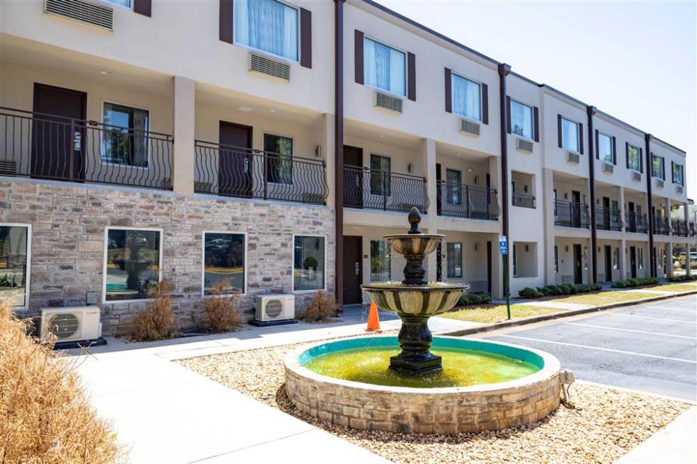 Days Inn By Wyndham College Park Atlanta Airport South 2