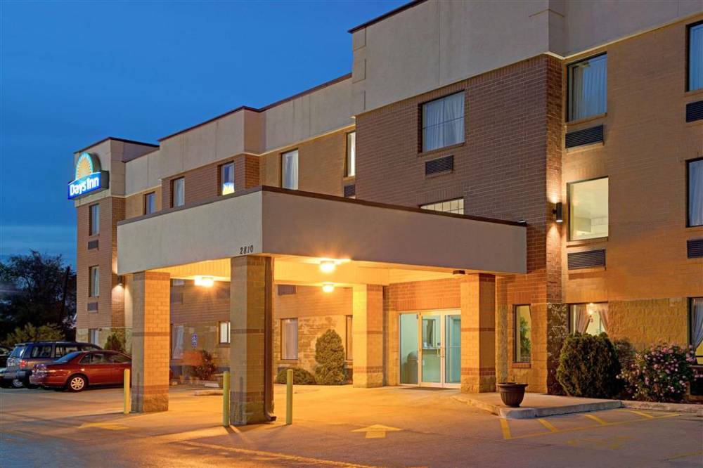 Days Inn By Wyndham Downtown St. Louis 2